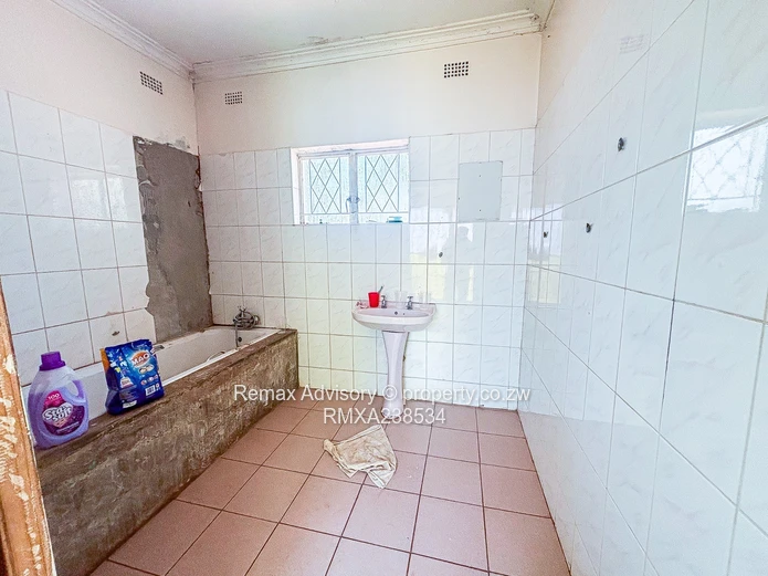 For Sale 3-Bed Double Story In Chicago, Kwekwe