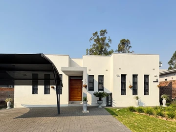 3 Bedroom Flat & Apartment