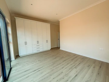 3 Bedroom Flat & Apartment