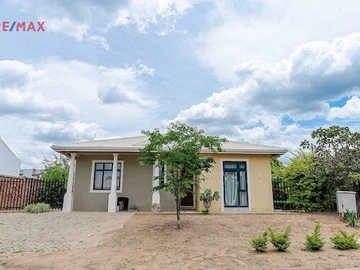 3 Bedroom Flat & Apartment