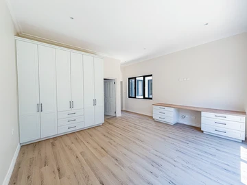 3 Bedroom Flat & Apartment