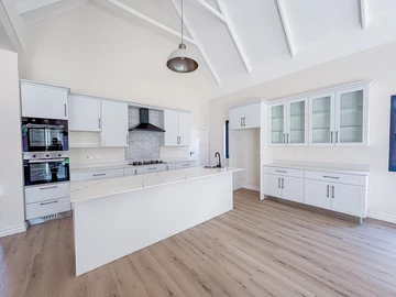 3 Bedroom Flat & Apartment