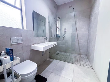 3 Bedroom Flat & Apartment