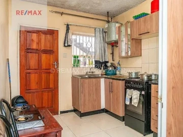 2 Bedroom Flat & Apartment