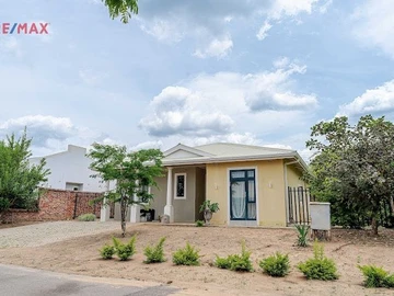 3 Bedroom Flat & Apartment