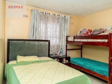 2 Bedroom Flat & Apartment