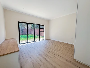 3 Bedroom Flat & Apartment