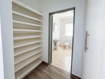 3 Bedroom Flat & Apartment